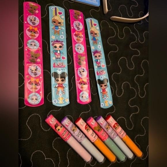 LOL Surprise Bundle. Stickers, lip gloss, slap bracelets, folders, coin purse - Picture 2 of 10